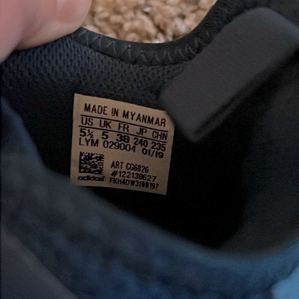 Adidas shoes - Picture 4 of 4